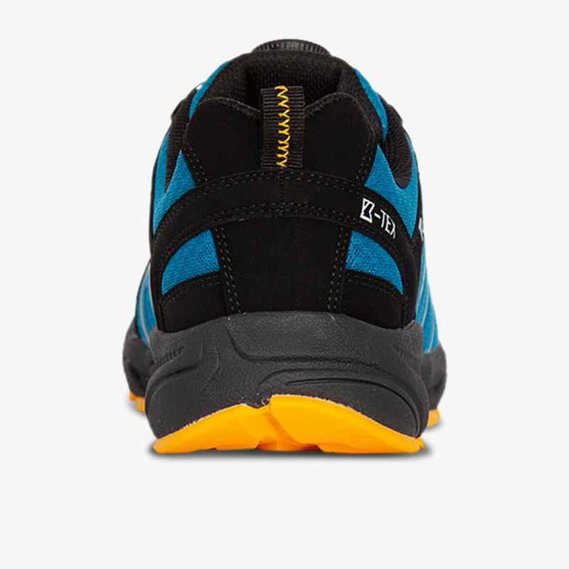 Robuster schwarzer und blauer Sportschuh mit gelber Sohle, ideal für Outdoor-Aktivitäten.