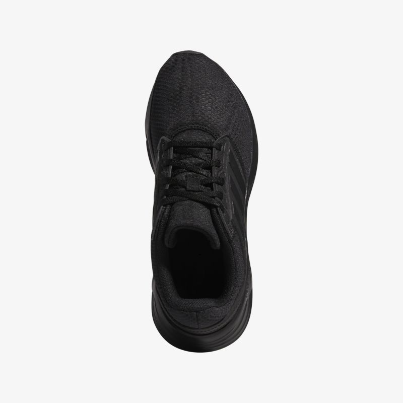 Moderner schwarzer Laufschuh mit bequemer Passform und atmungsaktivem Material in der Draufsicht.