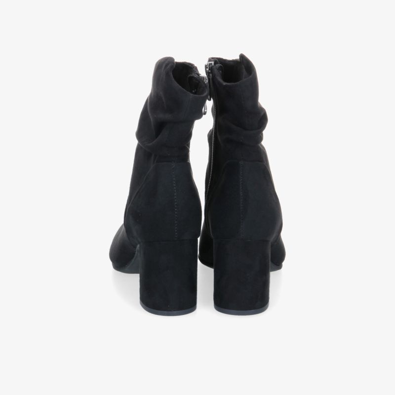 Elegante schwarze Stiefeletten mit robustem Absatz und stilvollem Design sorgen für hohen Tragekomfort.