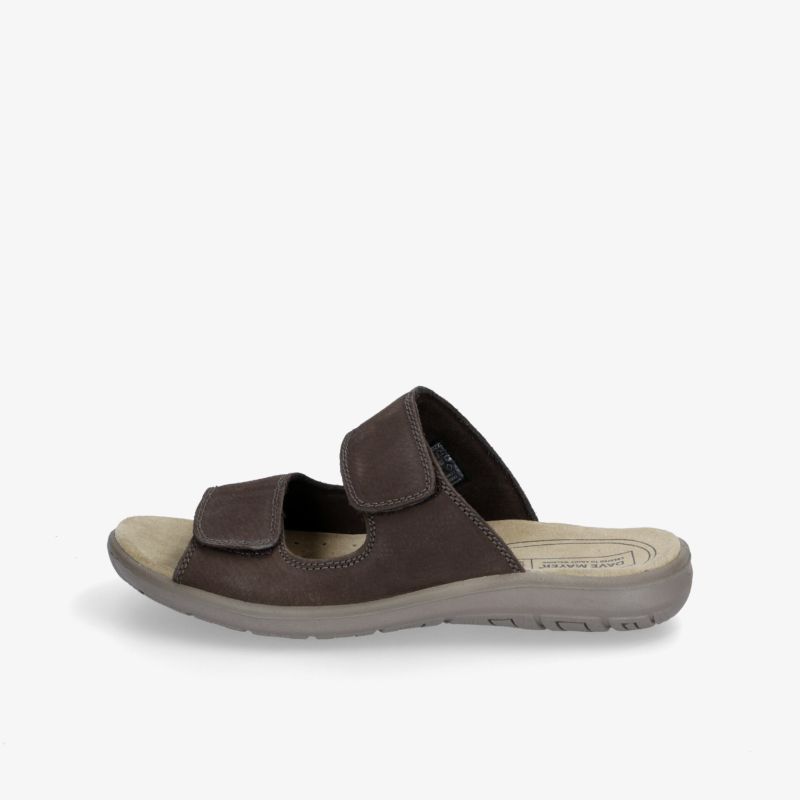 Bequeme Sandale aus weichem Leder mit verstellbaren Riemen und gepolsterter Sohle für optimalen Tragekomfort.