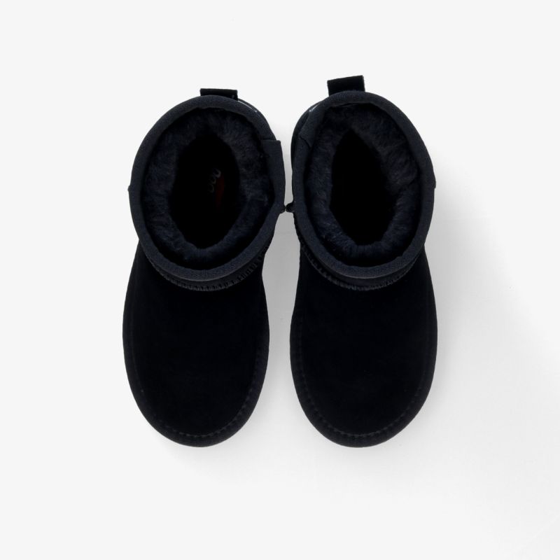 Schwarze Stiefel mit weichem Innenfutter und rutschfester Sohle für hohen Tragekomfort im Winter.