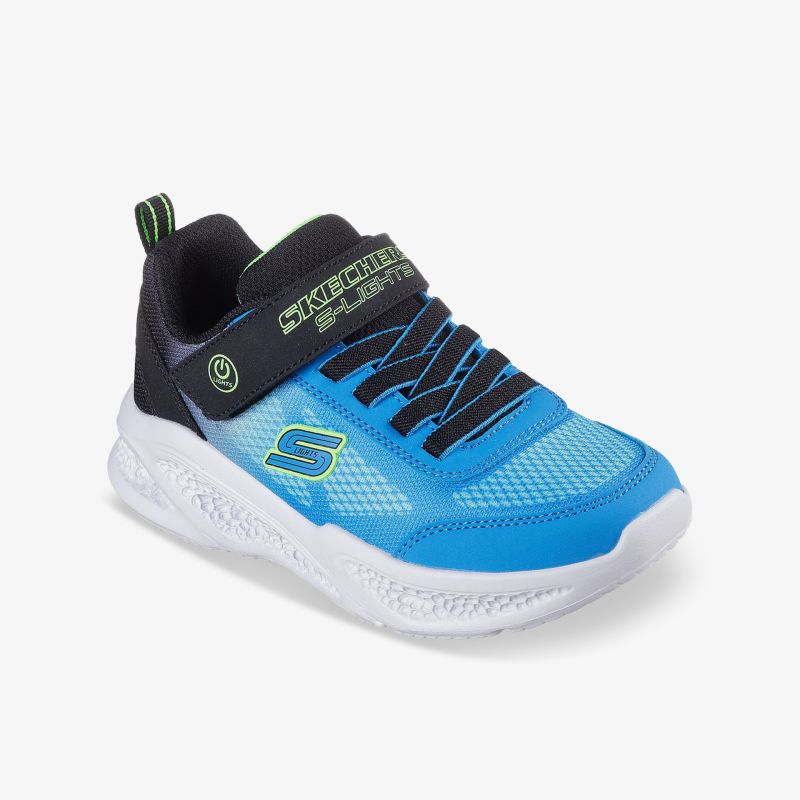 Leichter Sportschuh in Blau und Schwarz mit gepolstertem Schaft und rutschfester Sohle, Frontansicht