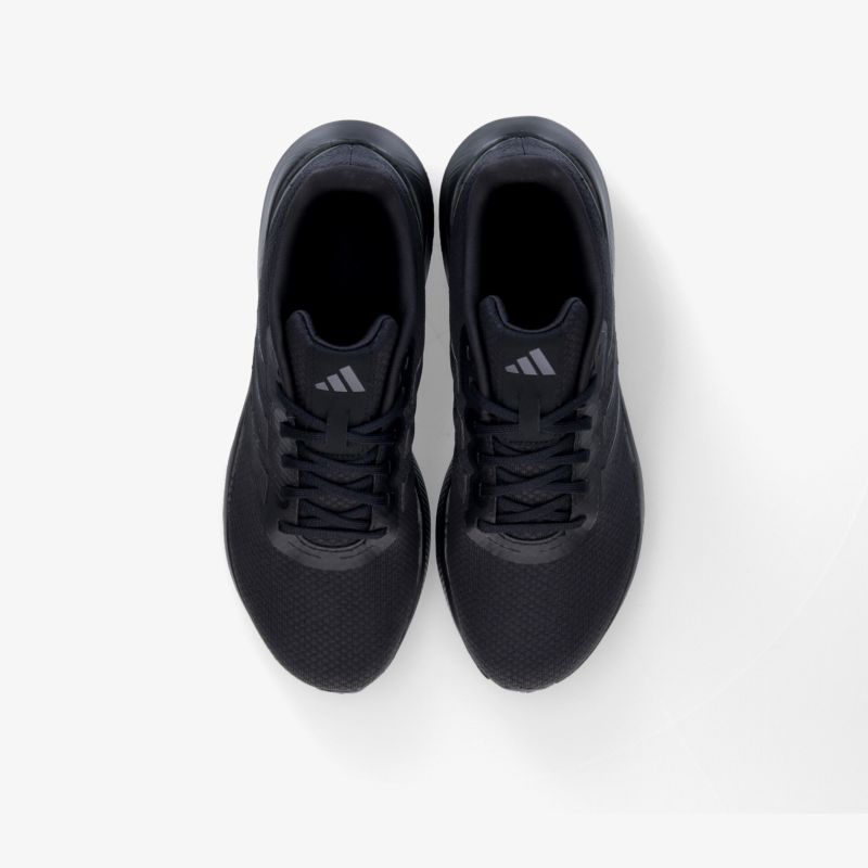 Moderne schwarze Schuhe mit Schnürung, ideal für Sport und Freizeitaktivitäten, bieten hohen Tragekomfort.