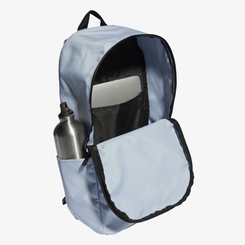 Geräumiger Rucksack mit Laptopfach und integriertem Flaschenhalter für unterwegs. Perfekt für moderne Bedürfnisse.