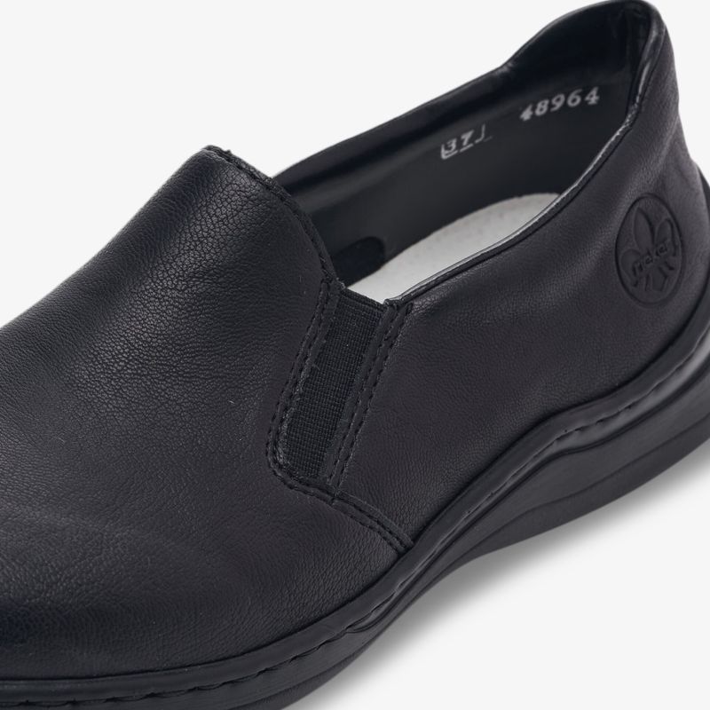 Eleganter schwarzer Slipper mit hoher Bequemlichkeit und rutschfestem Design für vielseitigen Tragekomfort.