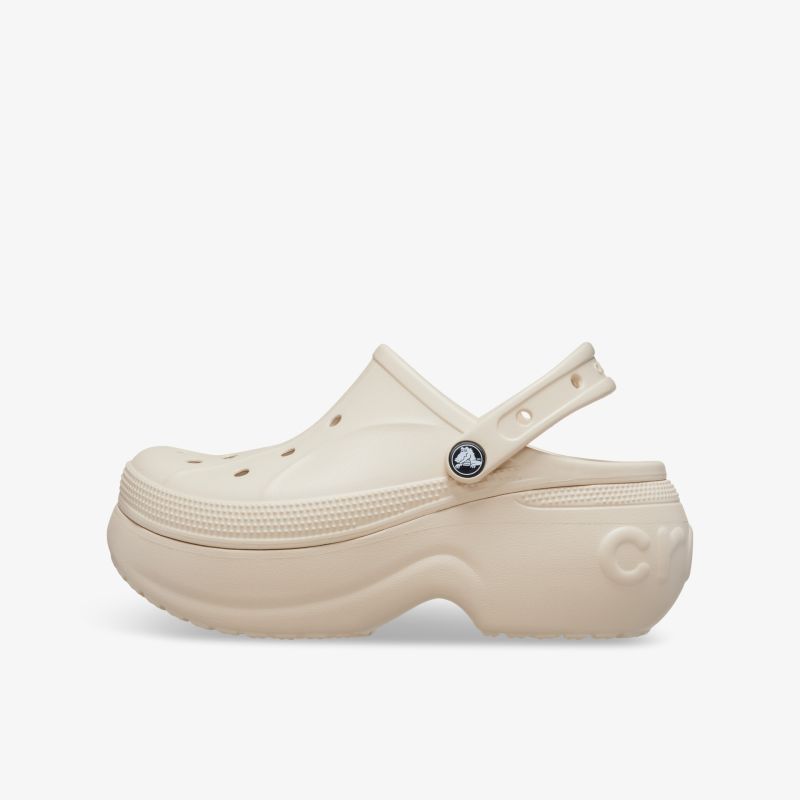 Beige Clog mit atmungsaktiven Öffnungen, rutschfester Sohle und gepolstertem Riemen für hohen Tragekomfort