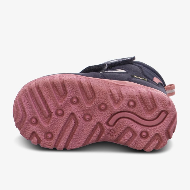 Bequemer Schuh mit rutschfester Sohle, ideal für sicheren Halt und maximalen Komfort.