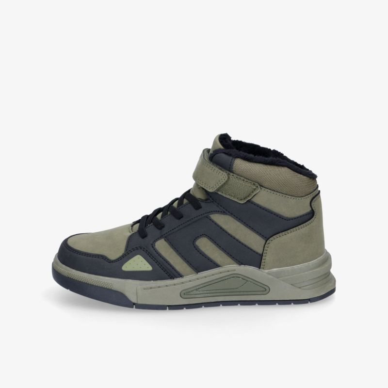 Sportlicher hoch geschnittener Sneaker mit robuster Sohle und bequemer Polsterung in grau und schwarz, seitliche Ansicht