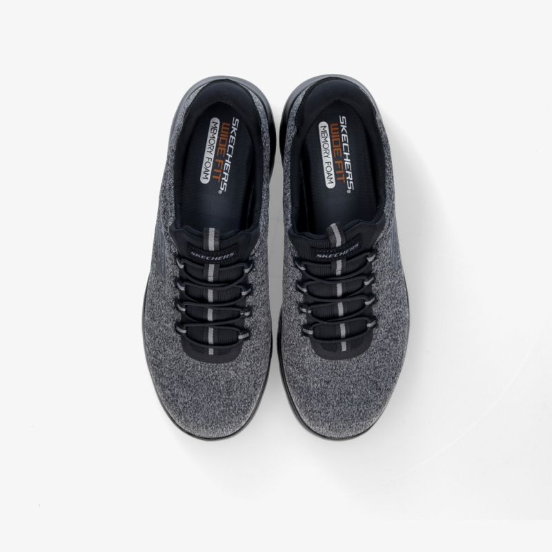 Top-Down Ansicht von grauen Sportschuhen mit flexibler Schnürung und rutschfester Sohle für optimalen Komfort