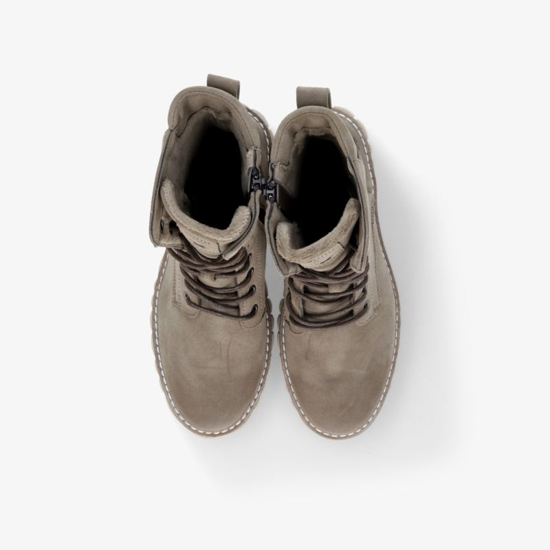 Vielseitige, robuste Stiefel mit rutschfesten Sohlen und bequemer Passform. Ideal für jeden Anlass.