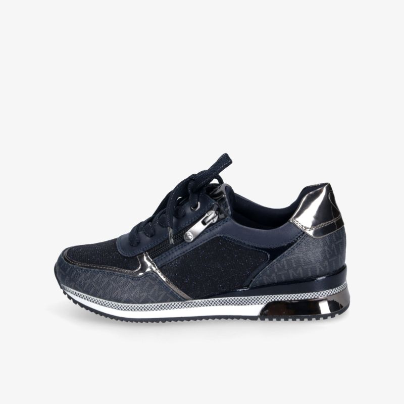 Sportlicher schwarzer Schuh mit rutschfester Sohle und bequemer Passform, ideal für Alltag und Freizeit