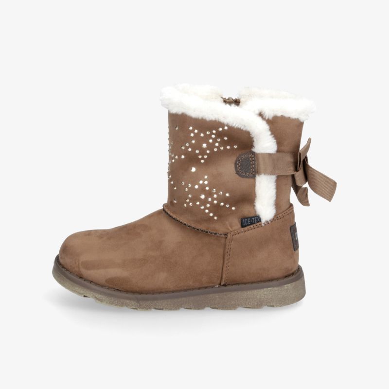 Modischer brauner Winterstiefel mit Fellbesatz und dekorativer Schnalle für Komfort und Stil.