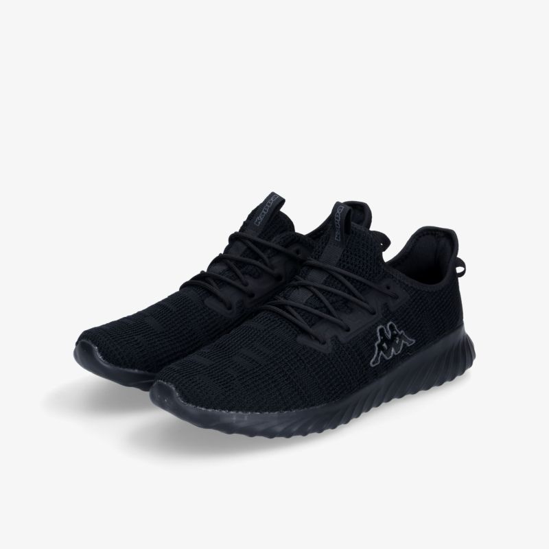 Schwarze Sneaker mit atmungsaktivem Material und rutschfester Sohle, ideal für sportliche Aktivitäten.