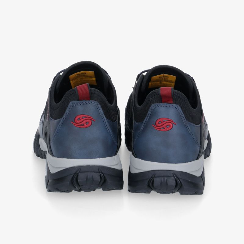 Bequeme und langlebige Schuhe mit rutschfester Sohle, ideal für sportliche Aktivitäten.