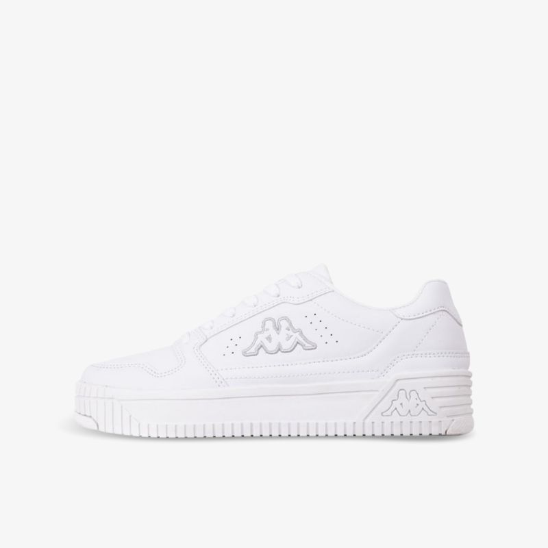 Elegante weiße Sneaker mit rutschfester Sohle und klassischem Design, perfekt für vielseitigen Einsatz.
