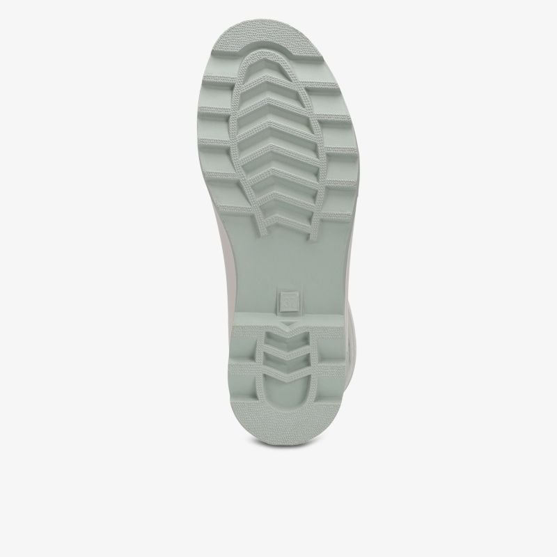 Rutschfeste und robuste Schuhsohle mit tiefem Profil für optimalen Halt und Langlebigkeit