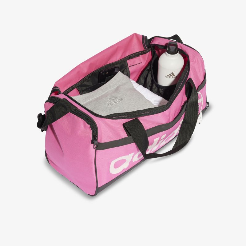 Geräumige pinke Sporttasche mit mehreren Fächern und robusten Tragegriffen, ideal für Fitness und Reisen.