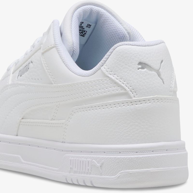Moderner weißer Sneaker mit gepolstertem Schaft und dezenter PUMA Markenprägung, bequem und strapazierfähig