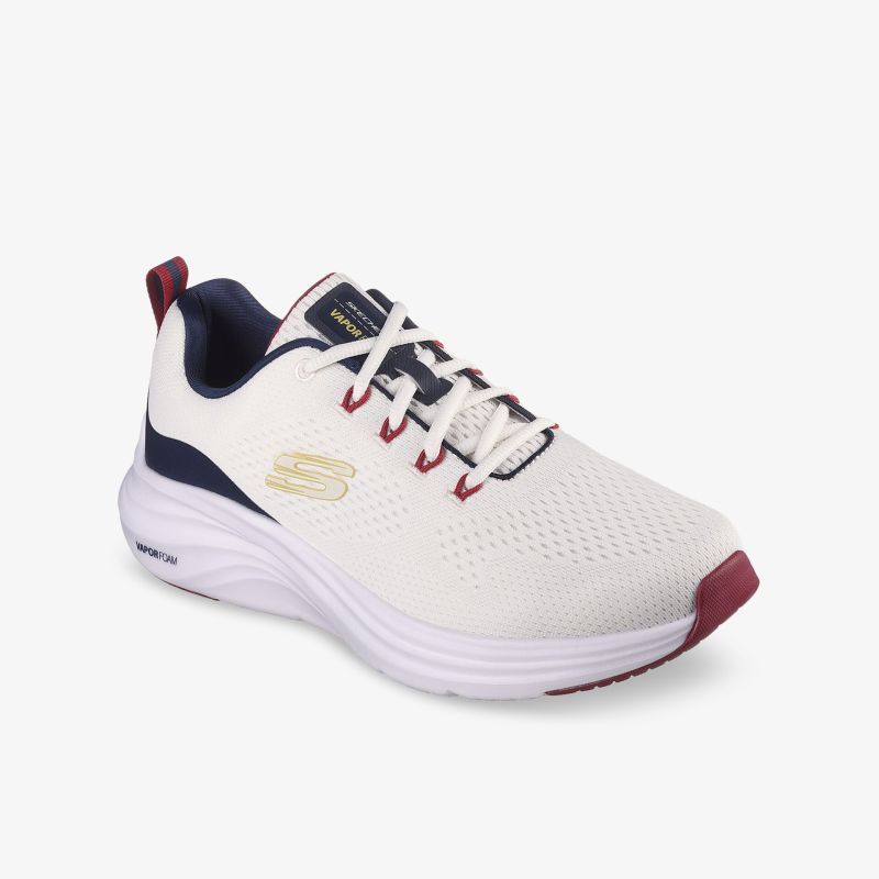 Leichter weißer Sportschuh mit atmungsaktivem Material, bequemer Passform und flexibler Schnürung, Ideal für sportliche Aktivitäten