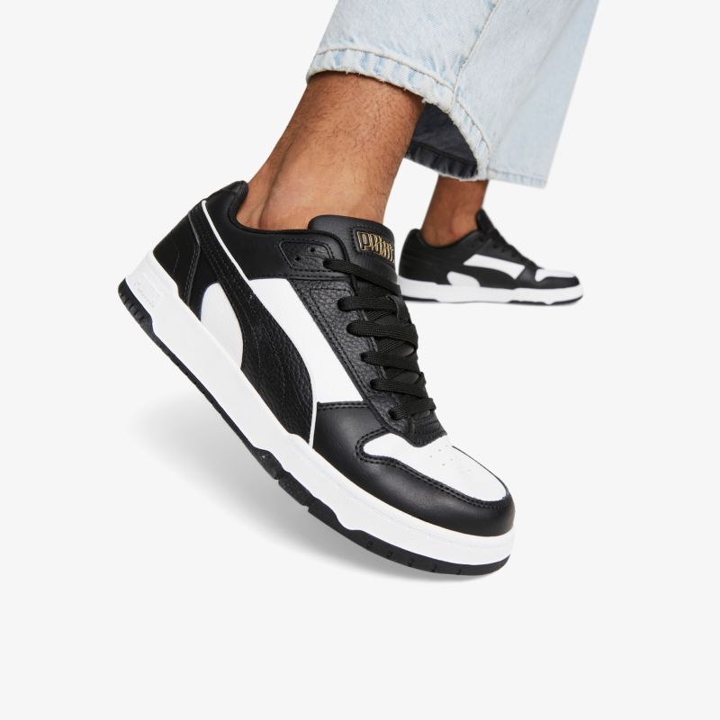 Elegante schwarz-weiße Sneakers mit sportlichem Design, ideal für bequemen Alltags- und Freizeitstil.