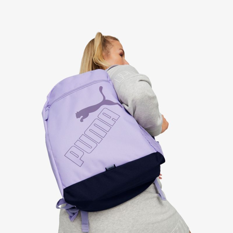 Lila Puma Rucksack mit großem Logo, modisches und geräumiges Design für maximalen Komfort und Stil.