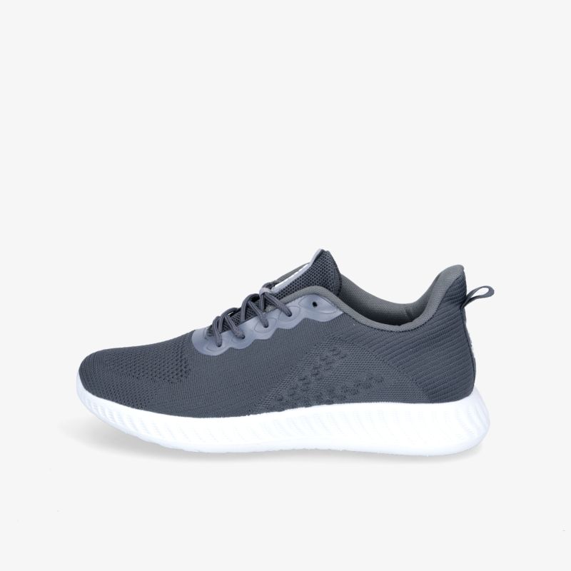 Bequeme, graue Sneakers mit atmungsaktivem Obermaterial und rutschfester, weißer Sohle im modernen Design.