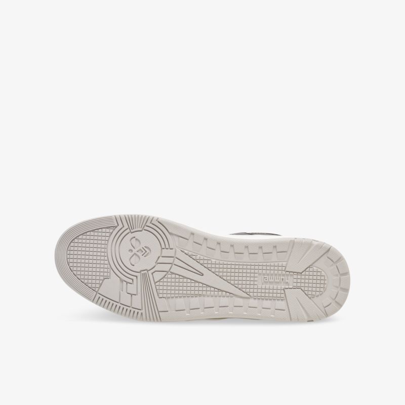 Rutschfeste und strapazierfähige Sohle für sicheren Halt und Komfort.