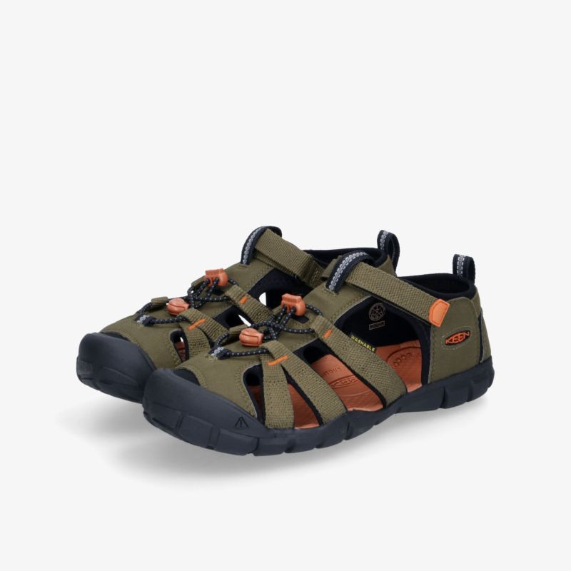 Robuste und komfortable Outdoor-Sandalen mit verstellbaren Riemen und griffiger Sohle. Ideal für Abenteuer.