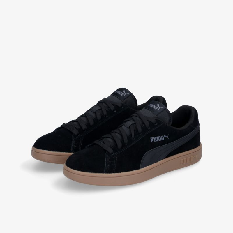 Schwarze Sneaker mit brauner Sohle, vielseitig und komfortabel für den täglichen Gebrauch.