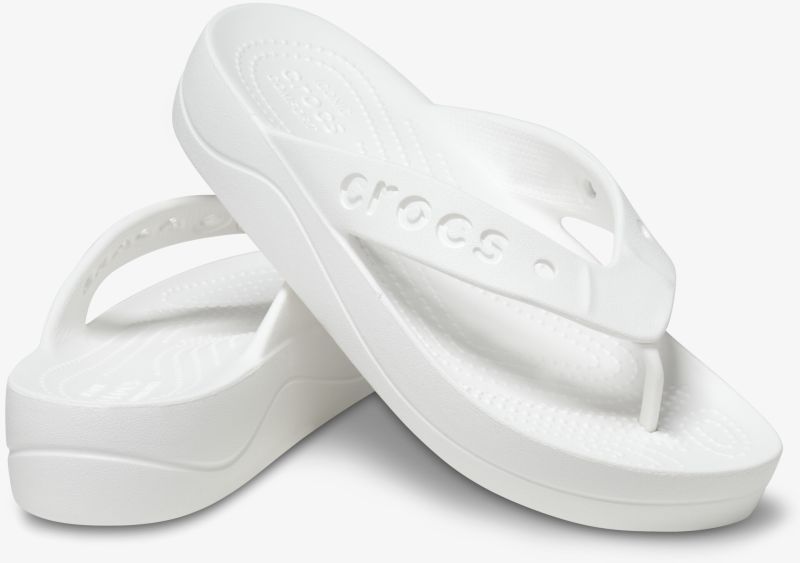 Weiße komfortable Sandalen mit gepolsterter Sohle und modernem Design, perfekt für Alltag und Freizeitaktivitäten.