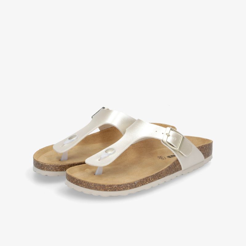 Elegante Sandalen mit ergonomischem Fußbett und bequemem Riemen für optimalen Tragekomfort.