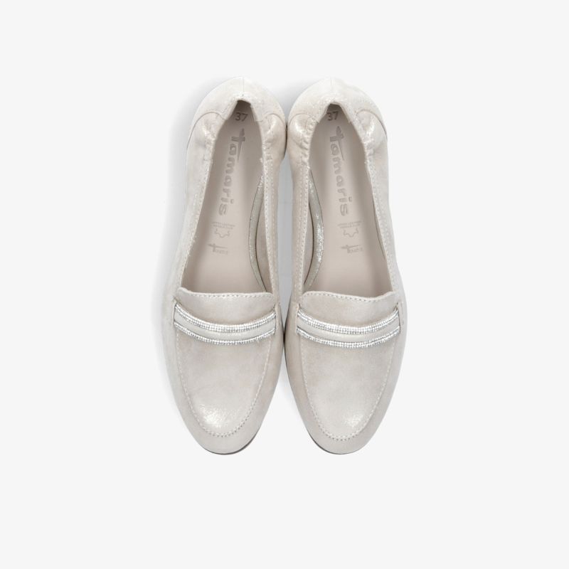 Elegante beige Slipper mit hochwertiger Verarbeitung und flexiblem Tragekomfort in schlichtem, zeitlosem Design