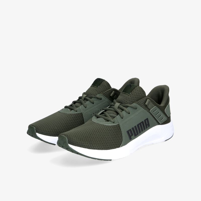 Grüne Sneakers mit weißer Sohle, sportliches Design und atmungsaktives Material für optimalen Komfort.