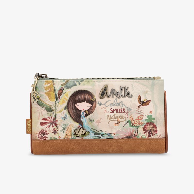 Elegante Geldbörse mit kunstvollem Design und großzügigem Stauraum für Karten und Geld.