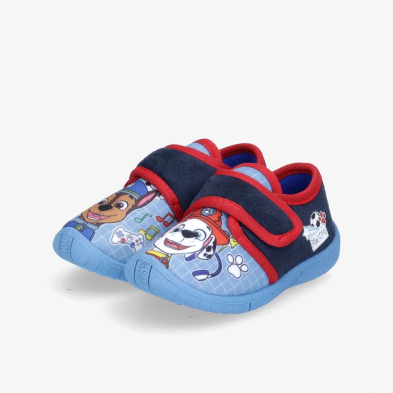 Bunte Hausschuhe mit Klettverschluss und rutschfester Sohle. Komfortabel und ideal für Zuhause.