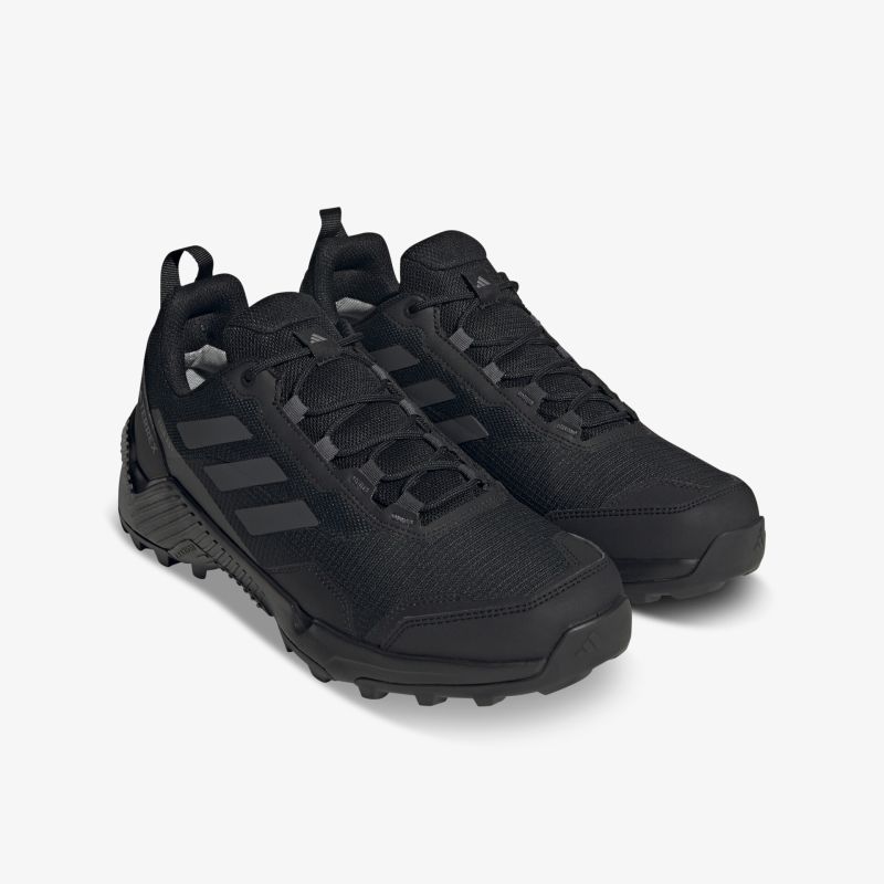 Robuste schwarze Wanderschuhe mit strapazierfähiger Sohle und modernen Designelementen, ideal für Outdoor-Aktivitäten.