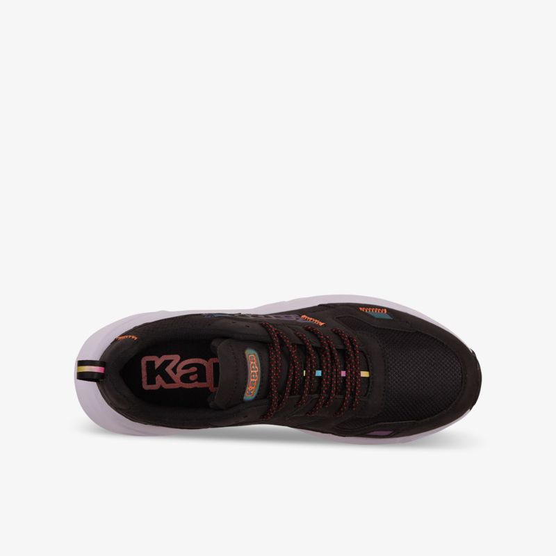 Moderner Schuh in Dunkelbraun mit markantem Design und bequemer Passform, perfekt für Sport und Freizeit.