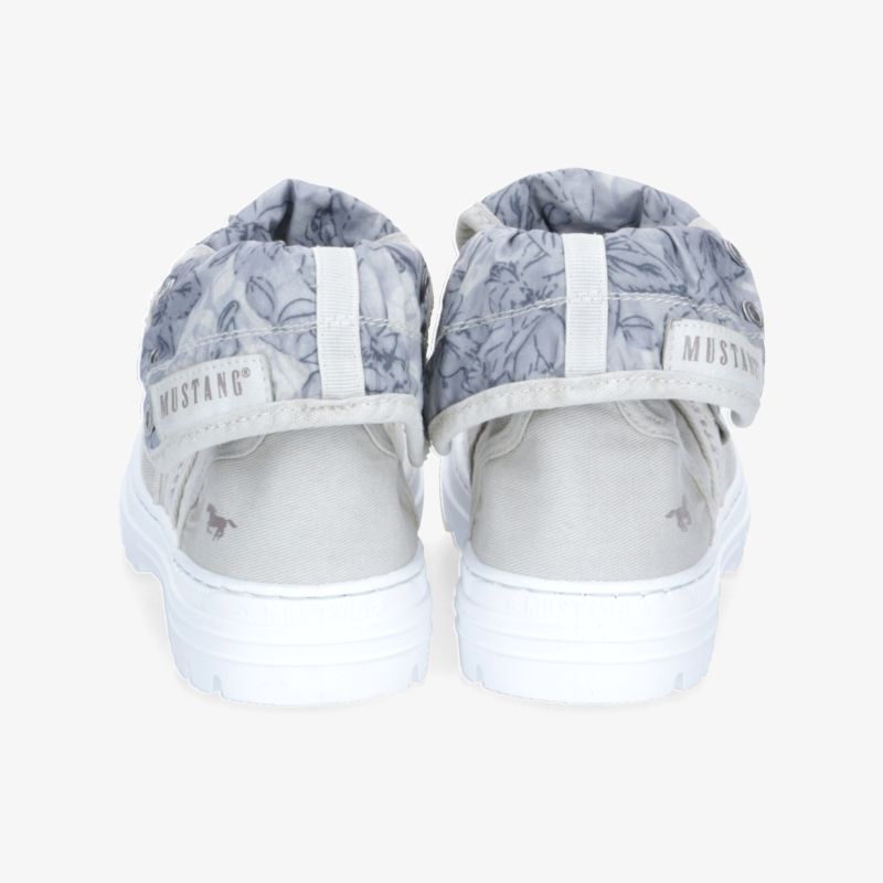 Moderne graue Sneaker mit Blumenmuster und bequemer Passform für optimalen Tragekomfort