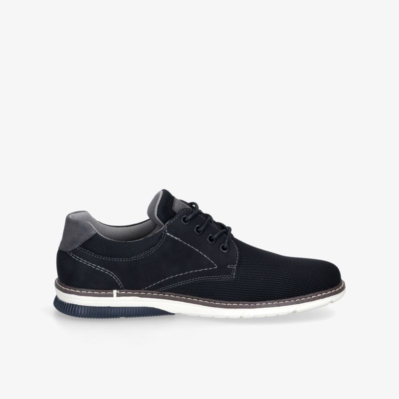 Moderne elegante Schnürschuhe mit rutschfester Sohle und hohem Tragekomfort in klassischem Design