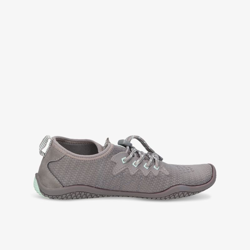 Bequemer, flexibler Barfußschuh in Grau für maximalen Komfort und Bewegungsfreiheit bei sportlichen Aktivitäten.