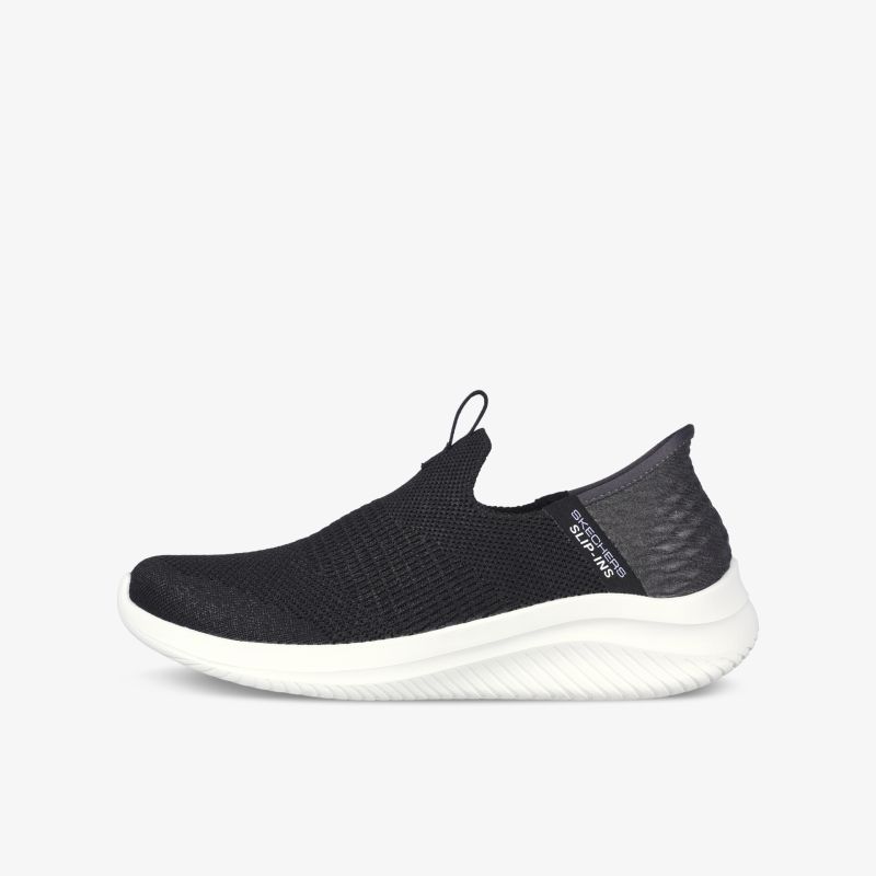 Schwarzer Slip-On Sneaker mit weißer Sohle, ideal für Komfort und Stil im Alltag.