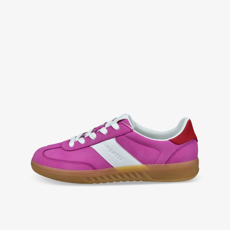Seitenansicht eines stylischen pinken Sneakers mit weißem Akzent und robuster brauner Sohle