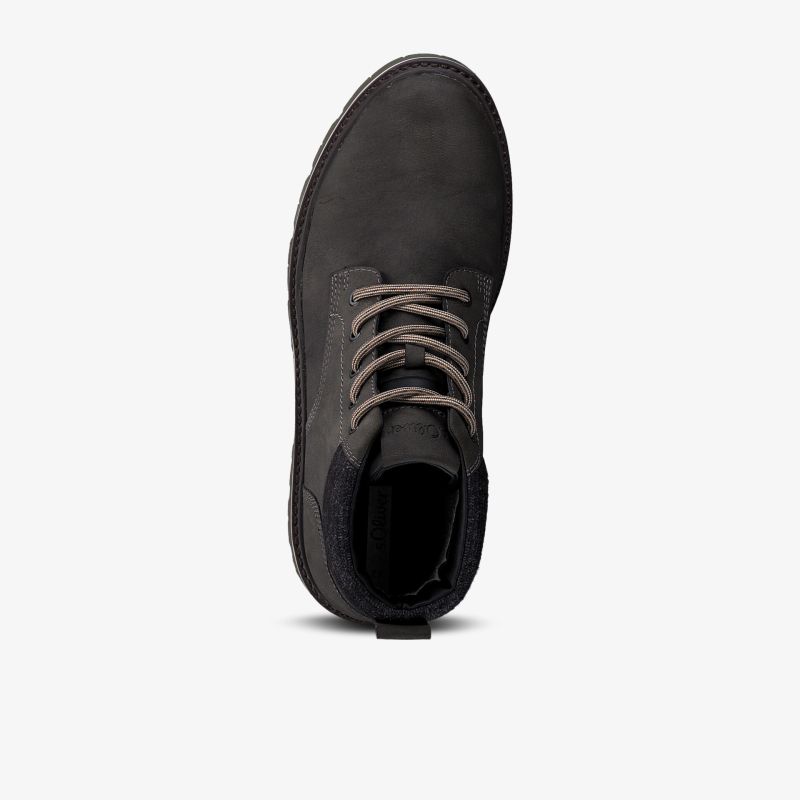 Schwarzer, robuster Stiefel mit Schnürung und rutschfester Sohle aus Leder für maximalen Komfort.