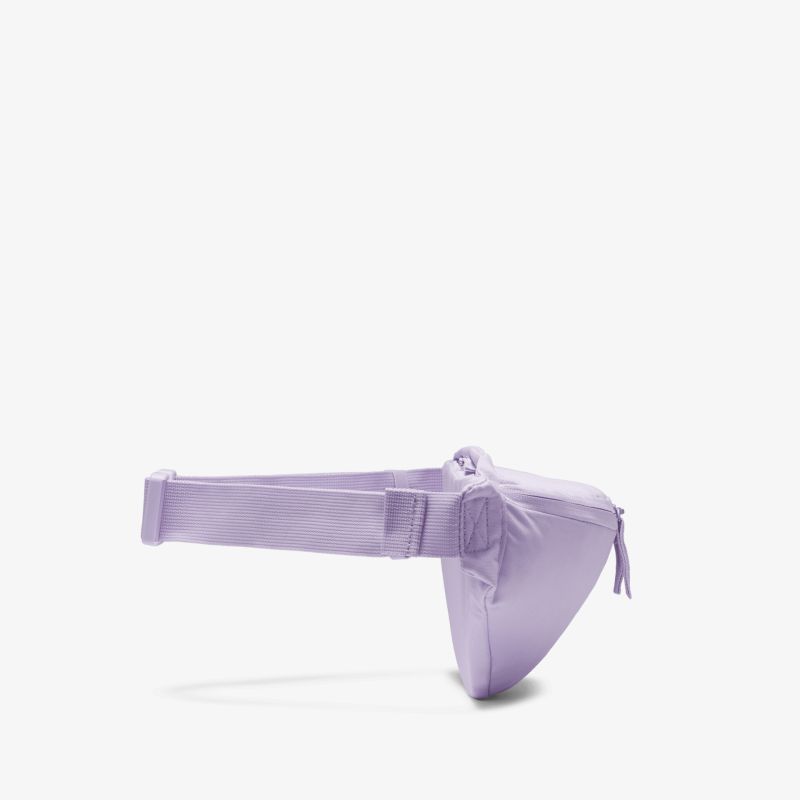 Lila Bauchtasche mit verstellbarem Gurt und Reißverschluss, kompakt und praktisch für den Alltag