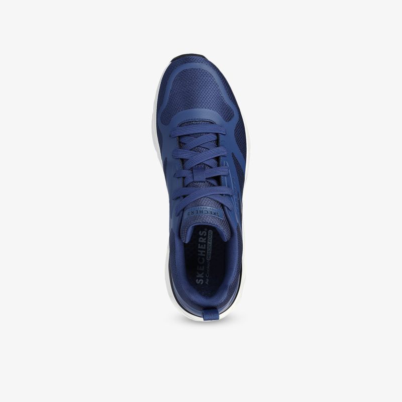 Leichter blauer Sportschuh mit bequemer Passform und rutschfester Sohle, ideal für vielseitige Aktivitäten