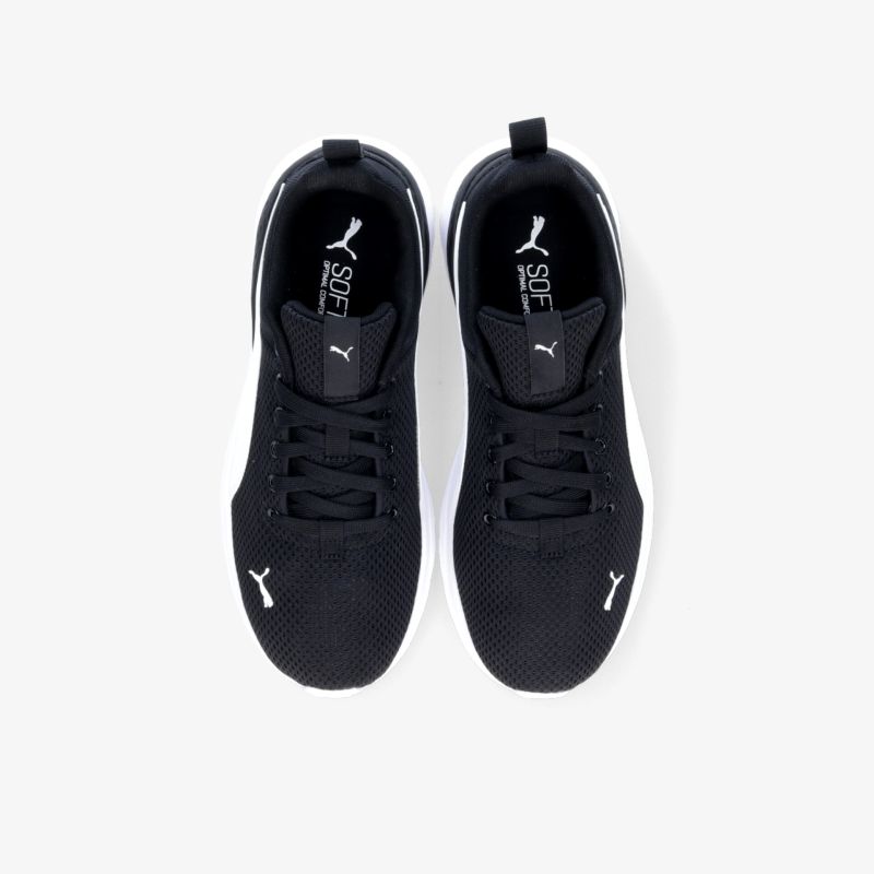 Bequeme und stilvolle schwarze Sneaker mit rutschfester Sohle und atmungsaktivem Design, ideal für Sport und Freizeit.