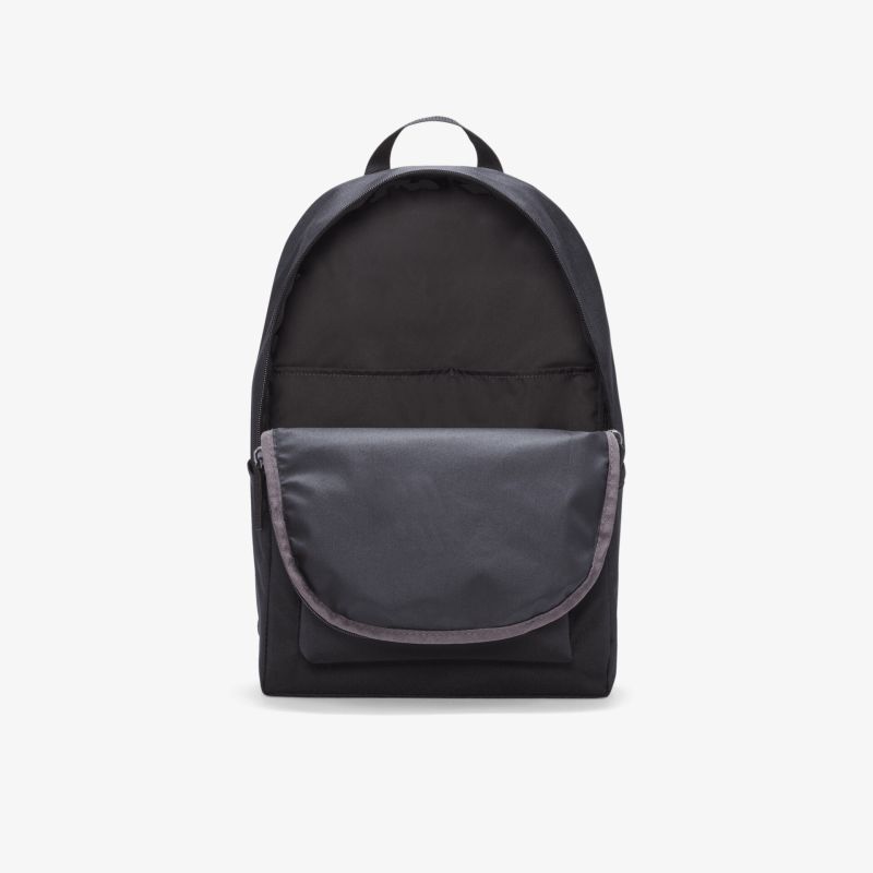 robuster schwarzer rucksack mit großem frontfach und komfortablem tragegriff für vielseitige nutzung