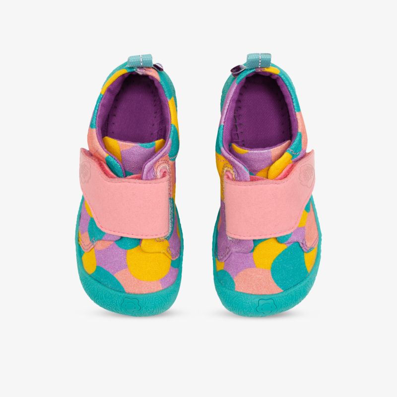 Bequeme und farbenfrohe Kinderhausschuhe mit weichem Klettverschluss und rutschfester flexible Sohle