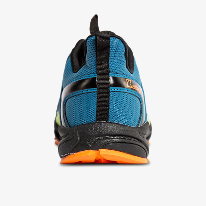 Sportlicher Schuh in Blau von hinten mit orangefarbener Sohle und stabiler Konstruktion.