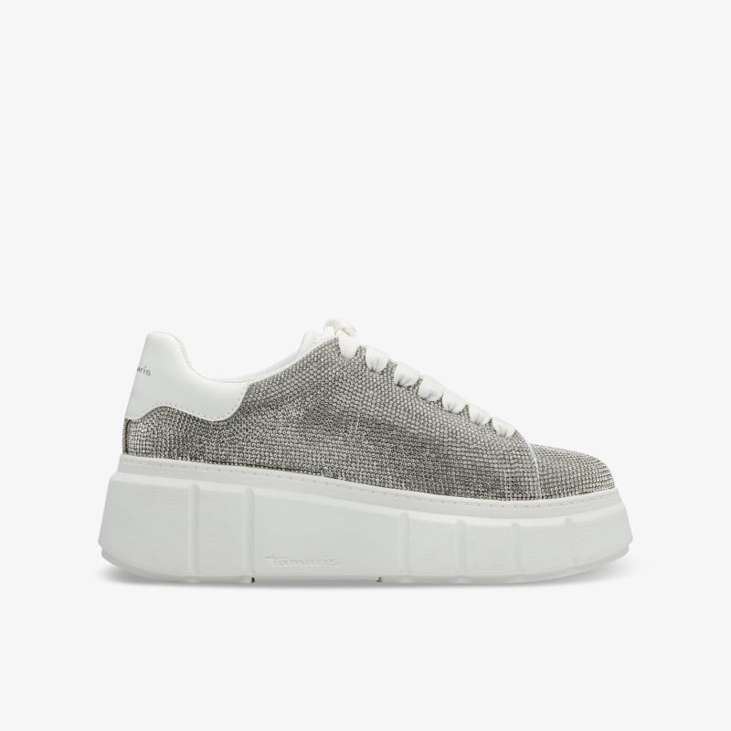 Grauer Sneaker mit dicker Plateausohle und Schnürung in klarer seitlicher Ansicht, sportlich und bequem